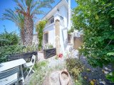 Girne Merkezinde Satılık Özel Konumlu 4+2 Villa