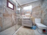 Girne Merkezinde Satılık Özel Konumlu 4+2 Villa