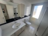 Girne'de Merkez, Pasha Otelin Yanında Ticari İzinli Kiralık 2+1 Ofis 2.000 STG / +905338202343
