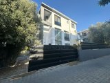 Girne Ozanköy, Çok Temiz 4+1 Triplex Villa 2000 STG / +905338202346