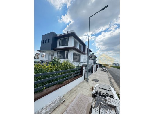 acil satilik kampanyali lux havuzlu villa