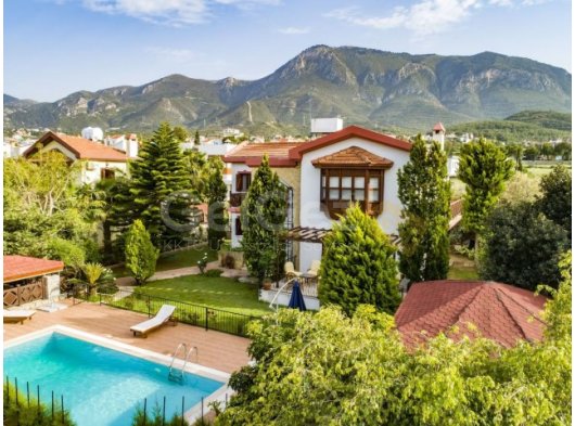 Girne Ozanköy Günlük Kiralık 4+1 Havuzlu Villa 250 STG/+905338881419