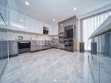 Girne Bellapais Bölgesinde, Türk Malı, Triplex, 5+2, Yüzme Havuzlu Kiralık Lüks Villa