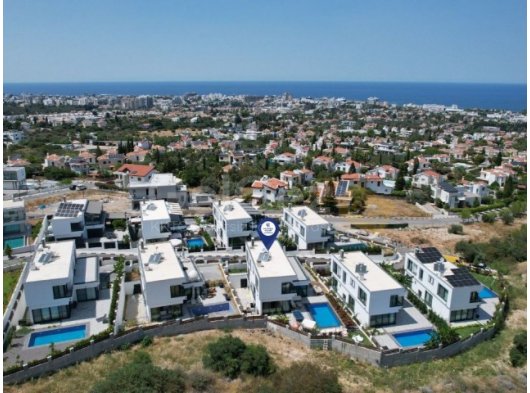 Girne Bellapais Bölgesinde, Türk Malı, Triplex, 5+2, Yüzme Havuzlu Kiralık Lüks Villa