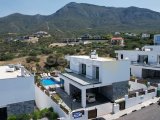 Girne Bellapais Bölgesinde, Türk Malı, Triplex, 5+2, Yüzme Havuzlu Kiralık Lüks Villa