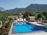 Girne Bellapais Bölgesinde, Türk Malı, Triplex, 5+2, Yüzme Havuzlu Kiralık Lüks Villa