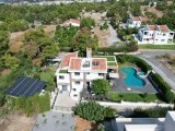 Kıbrıs Girne Bellapais Bölgesinde Satılık Türk Koçanlı 5+2 Havuzlu Süper Lüks Villa