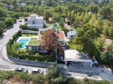 Kıbrıs Girne Bellapais Bölgesinde Satılık Türk Koçanlı 5+2 Havuzlu Süper Lüks Villa