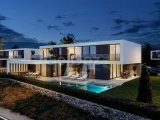 Kıbrıs Girne Çatalköy Bölgesinde Denize Sıfır 960 m2 Arsa İçerisinde 5+1 Süper Lüks Türk Tapulu Villa