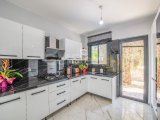 Kıbrıs Girne Doğanköy Bölgesinde Site İçerisinde Satılık Lüx 3+1 Peyzajlı Villa