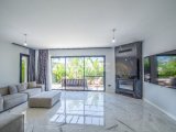 Kıbrıs Girne Doğanköy Bölgesinde Site İçerisinde Satılık Lüx 3+1 Peyzajlı Villa