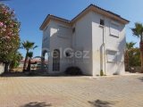 Girne Lapta Kiralık 3+1 Havuzlu Villa 1300 STG/+905338881419