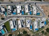 Girne Bellapais Bölgesinde 555 m2 Arsa İçerisinde Satılık Lüx Türk Malı Triplex Villa