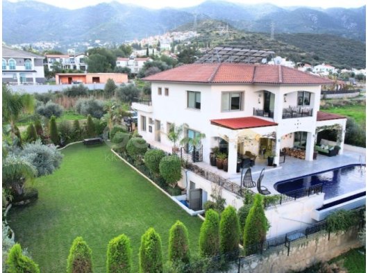 Kıbrıs Girne Alsancak Bölgesinde Satılık Lüks 6+1 Villa