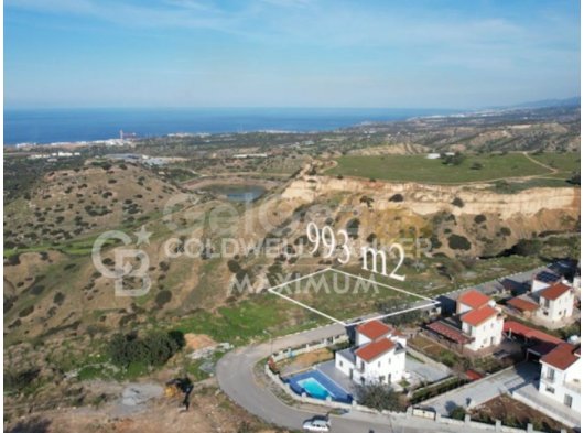 Kıbrıs Girne Arapköy Bölgesinde Kesintisiz Deniz Manzarılı Villa Yapımına Uygun 993 m2 Satılık Arsa