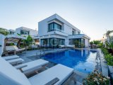Girne Bellapais Bölgesinde 555 m2 Arsa İçerisinde Kiralık Lüx Türk Malı Triplex Villa
