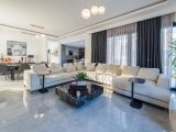 Girne Bellapais Bölgesinde 555 m2 Arsa İçerisinde Satılık Lüx Türk Malı Triplex Villa