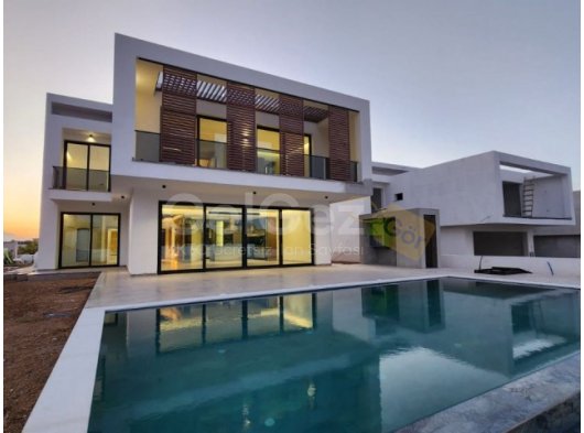 Girne Çatalköy Satılık 4+1 Lüks Villa 850.000 STG/+905338881419