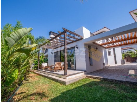 Kıbrıs Girne Doğanköy Bölgesinde Site İçerisinde Kiralık Lüx 3+1 Müstakil Villa