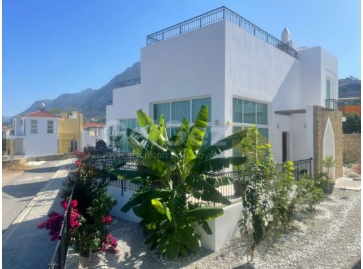 Girne Karşıyaka Satılık 3+1 Villa 210.000 STG/+90533 8881419