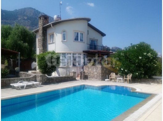 Girne Lapta Kiralık Deniz Manzaralı 3+1 Villa 1100 STG/+905338881419