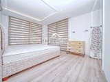 Girne Merkez'de Site İçinde Geniş Teraslı Geniş Tip 2+1 Satılık Daire