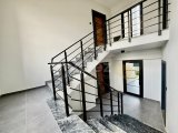 Girne Karaoğlanoğlunda Eşyalı Dubleks 3+1 Satılık Rezidans