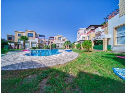 Girne Alsancak'da Denize Yürüme Mesafeinde Satılık 2+1 Dubleks Daire