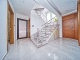 Girne Alsancak'da Çok Özel Konumda Satılık 3+2 Lüks Villa