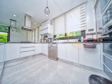 Girne Alsancak'da Çok Özel Konumda Satılık 3+2 Lüks Villa