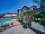 Kıbrıs Girne Çatalköy'de Satılık 4+1 Havuzlu Villa