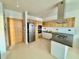 Girne Merkezde Geniş Alanlı 1+1 Satılık Daire