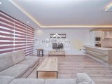 Girne Merkez'de Site İçinde Geniş Teraslı Geniş Tip 2+1 Satılık Daire