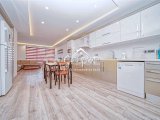 Girne Merkez'de Site İçinde Geniş Teraslı Geniş Tip 2+1 Satılık Daire