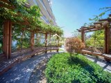 Girne Merkez'de Site İçinde Geniş Teraslı Geniş Tip 2+1 Satılık Daire