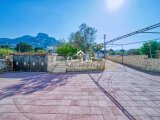 Girne Karşıyaka'da 700 m² Arsa İçinde Satılık 3+1 Villa
