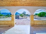 Girne Karşıyaka'da 700 m² Arsa İçinde Satılık 3+1 Villa