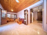 Girne Karşıyaka'da 700 m² Arsa İçinde Satılık 3+1 Villa
