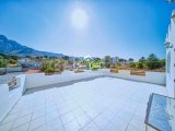 Girne Karşıyaka'da 700 m² Arsa İçinde Satılık 3+1 Villa