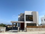Kuzey Kıbrıs Girne'nin Çatalköy bölgesinde dağ ve deniz manzaralı 4+1 Kıbrıslı Türk villası satılık!