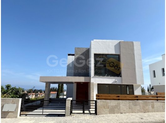 Kuzey Kıbrıs Girne'nin Çatalköy bölgesinde dağ ve deniz manzaralı 4+1 Kıbrıslı Türk villası satılık!