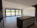 Kuzey Kıbrıs Girne Çatalköy Bölgesinde Satılık Türk Tapulu Lüks 4+1 Villa!