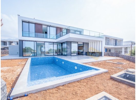 KKTC Girne Çatalköy Bölgesinde Denize Çok Yakın 4+1 Ultra Lüks Villa, Türk Tapusu