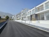 KKTC, Girne, Doğanköy'de Havuzlu, Deniz ve Dağ Manzaralı Satılık 2+1 Daire