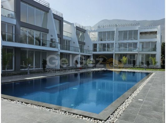 KKTC, Girne, Doğanköy'de Havuzlu, Deniz ve Dağ Manzaralı Satılık 2+1 Daire