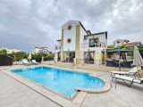 Kıbrıs Girne Esentepe'de Deniz ve Dağ Manzaralı Özel 3+1 Villa