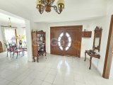 Kıbrıs Girne Esentepe'de Deniz ve Dağ Manzaralı Özel 3+1 Villa