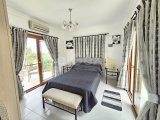 Kıbrıs Girne Esentepe'de Deniz ve Dağ Manzaralı Özel 3+1 Villa