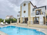 Kıbrıs Girne Esentepe'de Deniz ve Dağ Manzaralı Özel 3+1 Villa