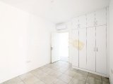 Girne'nin Merkezinde Ortak Havuzlu Bir Sitede Satılık Zemin Kat 3+1 Daire